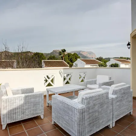 Detached Eagle With 3 Bedrooms Vila